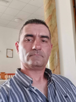 Zoli, 47 �ves t�rskeres� f�rfi, B�s�rk�ny