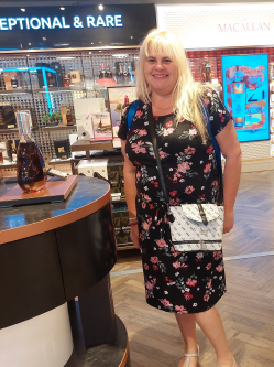 Rita, 49 �ves t�rskeres� n�, Gy�r