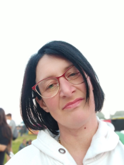 Csilla, 43 �ves t�rskeres� n�, Celld�m�lk