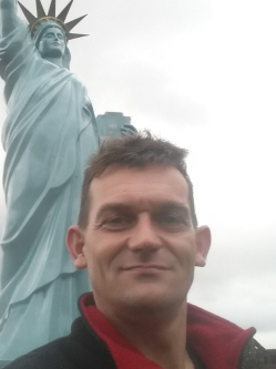 Lajos, 53 �ves t�rskeres� f�rfi, Szuhogy