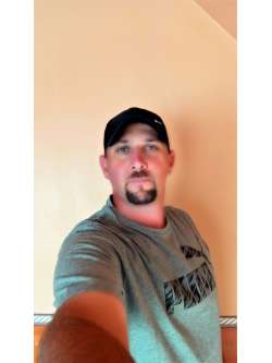 L�szl�, 40 �ves t�rskeres� f�rfi, Mosonmagyar�v�r