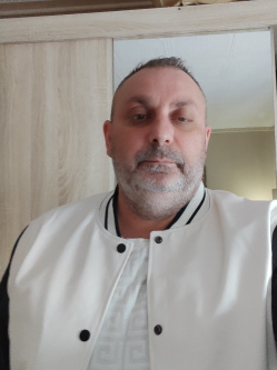 M�rk, 46 �ves t�rskeres� f�rfi, M�ra