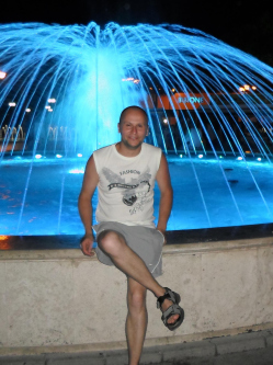 Bal�zs, 44 �ves t�rskeres� f�rfi, Zs�mbok