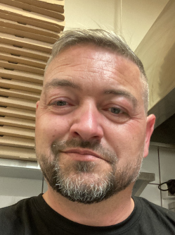 Zsolt, 44 �ves t�rskeres� f�rfi, Budapest