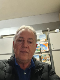 Dezs�, 65 �ves t�rskeres� f�rfi, Si�fok