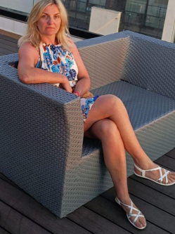 Ter�zia, 55 �ves t�rskeres� n�, Szeksz�rd