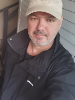 Zoli, 54 �ves t�rskeres� f�rfi, Szentendre