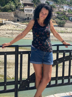 M�ni, 53 �ves t�rskeres� n�, P�cs