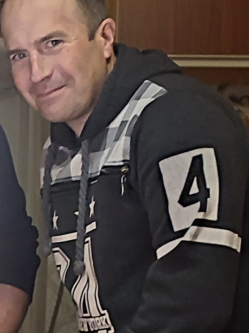 ROBI, 44 �ves t�rskeres� f�rfi, Orosh�za