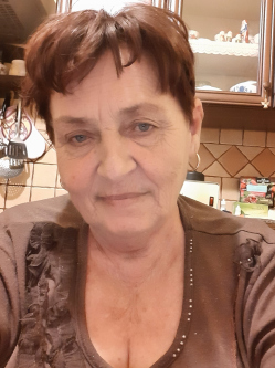 Katalin, 70 �ves t�rskeres� n�, Magl�d