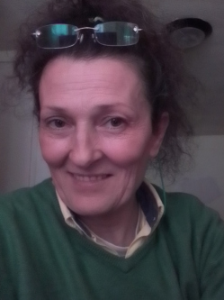 Juli�nna, 61 �ves t�rskeres� n�, Hajd�b�sz�rm�ny