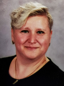 Vali, 46 �ves t�rskeres� n�, Dorog