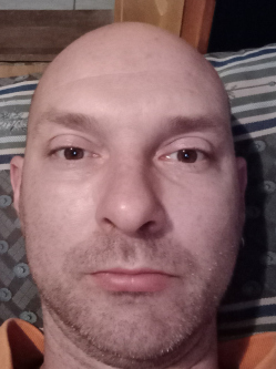 Lajos, 40 �ves t�rskeres� f�rfi, Kerkatesk�nd