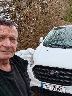 J�zsi, 54 �ves t�rskeres� f�rfi, R�ts�g