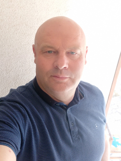 Zolt�n, 50 �ves t�rskeres� f�rfi, Aba