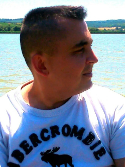 J�zsi, 39 �ves t�rskeres� f�rfi, P�cs