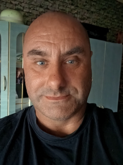 Imi, 48 �ves t�rskeres� f�rfi, Kunszentmikl�s