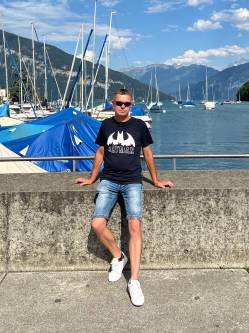 Attila, 57 �ves t�rskeres� f�rfi, Salg�tarj�n