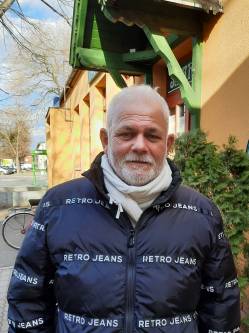 Zoltan, 64 �ves t�rskeres� f�rfi, Ajka