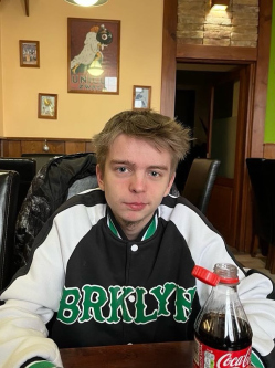 Joel, 19 �ves t�rskeres� f�rfi, Szentm�rtonk�ta