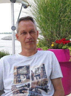 L�szl�, 57 �ves t�rskeres� f�rfi, Budapest