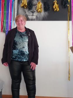 Zsuzsa, 68 �ves t�rskeres� n�, Cset�ny