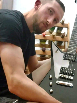 Vik, 37 �ves t�rskeres� f�rfi, Eur�pa (egy�b)