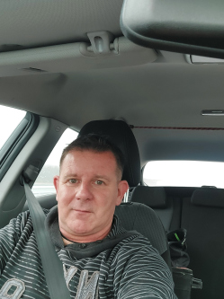 Jani, 51 �ves t�rskeres� f�rfi, Moh�cs