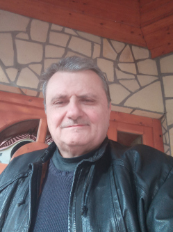 Istv�n, 61 �ves t�rskeres� f�rfi, Domb�v�r