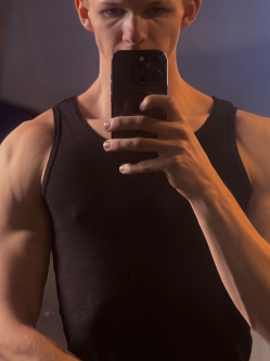 M�rk, 23 �ves t�rskeres� f�rfi, Fegyvernek