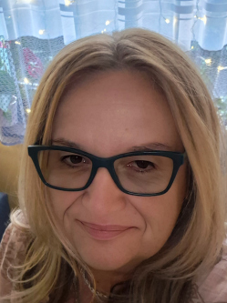Ibolya, 57 �ves t�rskeres� n�, Fels�pakony