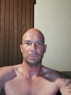 Csaba, 38 �ves t�rskeres� f�rfi, Saj�b�bony