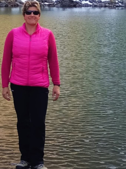 Hajnal, 48 �ves t�rskeres� n�, Brass�