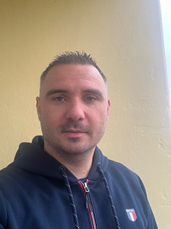 Joc�, 44 �ves t�rskeres� f�rfi, B�k�scsaba