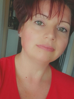 Zs�ka, 46 �ves t�rskeres� n�, Polg�r