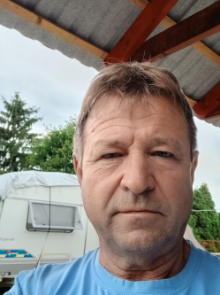 Zoli, 65 �ves t�rskeres� f�rfi, M�d