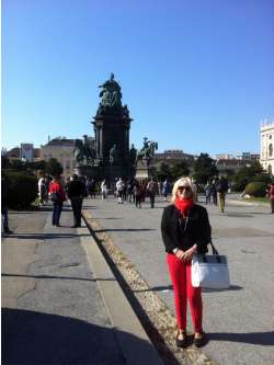 M�rti, 66 �ves t�rskeres� n�, Oroszl�ny