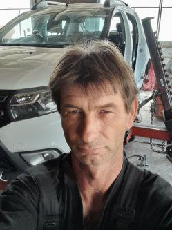 Gyula, 56 �ves t�rskeres� f�rfi, Sz�kesfeh�rv�r