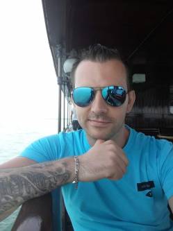Zsolt, 37 �ves t�rskeres� f�rfi, Karcsa
