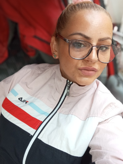 Vivien, 31 �ves t�rskeres� n�, Als�n�medi