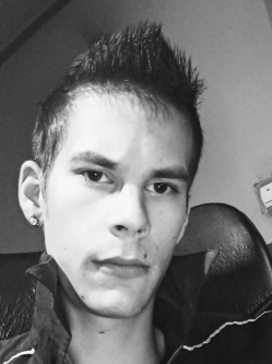 R�bert, 30 �ves t�rskeres� f�rfi, Reg�ly
