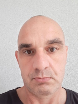 Zoli, 51 �ves t�rskeres� f�rfi, Szombathely