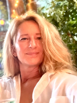 Zsuzsa, 50 �ves t�rskeres� n�, P�cs