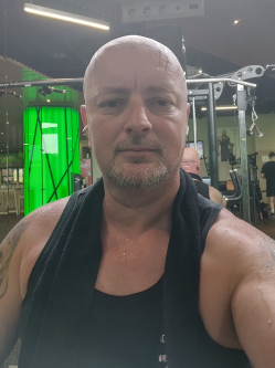 Tibor, 51 �ves t�rskeres� f�rfi, S�toralja�jhely