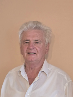 G�bor, 72 �ves t�rskeres� f�rfi, Balaton�jlak