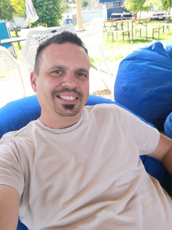 G�bor, 44 �ves t�rskeres� f�rfi, Velence