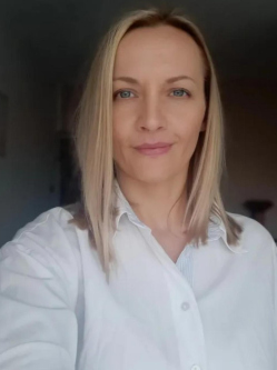 Orsolya, 41 �ves t�rskeres� n�, P�cs