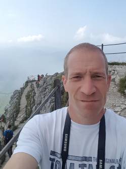 Attila, 49 �ves t�rskeres� f�rfi, Biatorb�gy