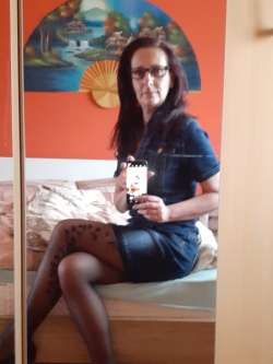 Zsanett, 49 �ves t�rskeres� n�, Szentgotth�rd