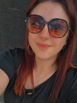 Eszter, 30 �ves t�rskeres� n�, Szeksz�rd